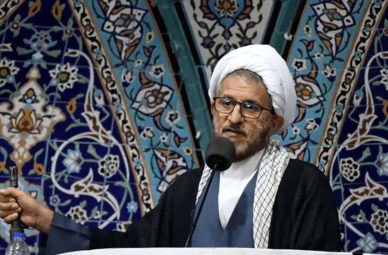 امام جمعه عالی‌شهر استعفا داد/ حمیدی‌نژاد: در جریان یک سخنرانی، در بیان ارادت خود نسبت به رهبر انقلاب، جمله‌ای بر زبانم جاری شد که از نظر مفهومی صحیح نبود، لذا عذرخواهی می‌کنم