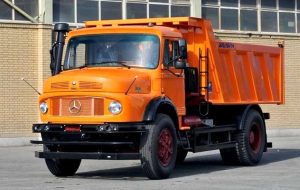 رئیس پلیس راهور: کامیون‌های نسل قدیم مانند بنز، به دلیل ارتفاع بیش از استاندارد، باید از خط تولید خارج شوند؛ زیرا در تصادفات خطر بسیار بالایی ایجاد می‌کنند/ حدود ۲۵ درصد از کل تصادفات، سهم ناوگان عمومی است/ نزدیک به ۳۰۰ هزار دستگاه کامیون و اتوبوس در سن فرسودگی قرار دارند