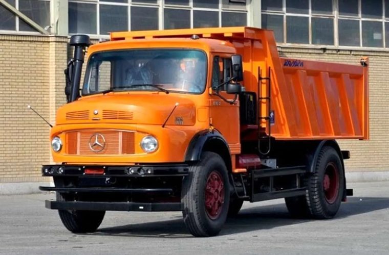 رئیس پلیس راهور: کامیون‌های نسل قدیم مانند بنز، به دلیل ارتفاع بیش از استاندارد، باید از خط تولید خارج شوند؛ زیرا در تصادفات خطر بسیار بالایی ایجاد می‌کنند/ حدود ۲۵ درصد از کل تصادفات، سهم ناوگان عمومی است/ نزدیک به ۳۰۰ هزار دستگاه کامیون و اتوبوس در سن فرسودگی قرار دارند