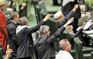 بیانیه ۱۵۰ نماینده مجلس ایران در حمایت از مادورو: دولت ونزوئلا، مردمی است؛ بر رفع هر گونه تحریم علیه کاراکاس تاکید میکنیم بیانیه ۱۵۰ نماینده مجلس ایران در حمایت از مادورو: دولت ونزوئلا، مردمی است؛ بر رفع هر گونه تحریم علیه کاراکاس تاکید میکنیم