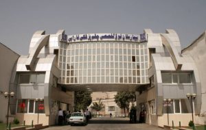 رئیس بیمارستان فارابی درباره مجروحان حوادث اخیر: در مجموع، حدود ۱۰۰۰ بیمار مراجعه کرده‌اند که پارگی چشم داشتند و نیازمند عمل اورژانسی بودند / این آمار به جز پارگی پلک و بیمارانی است که در حال حاضر به عمل جراحی نیاز ندارند / پیش از ۱۸ دی، ۵۵ مصدوم مراجعه کردند که پرتابه‌هایی مانند ساچمه به چشم آن‌ها برخورد کرده بود؛ این آمار تا صبح شنبه ۲۰ دی به بیش از ۷۰۰ بیمار رسید