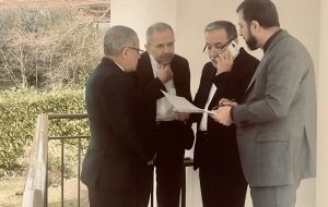 نیویورکتایمز به نقل از سه مقام ایرانی: تهران آمادگی خود را برای تعلیق غنیسازی به مدت ۳ تا ۵ سال و پس از آن، پیوستن به یک بلوک منطقهای برای غنیسازی صلحآمیز اعلام کرده / ایران سطح غلظت اورانیوم خود را در ازای رفع تحریمها کاهش خواهد داد / تهران همچنین پیشنهاد سرمایهگذاری و تجارت با آمریکا در بخش نفت و انرژی را ارائه کرده نیویورکتایمز به نقل از سه مقام ایرانی: تهران آمادگی خود را برای تعلیق غنیسازی به مدت ۳ تا ۵ سال و پس از آن، پیوستن به یک بلوک منطقهای برای غنیسازی صلحآمیز اعلام کرده / ایران سطح غلظت اورانیوم خود را در ازای رفع تحریمها کاهش خواهد داد / تهران همچنین پیشنهاد سرمایهگذاری و تجارت با آمریکا در بخش نفت و انرژی را ارائه کرده