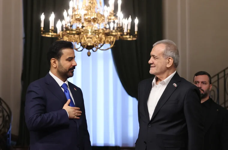 ادعای رسانه بریتانیایی امواج: نخستوزیر عراق در سفر به ایران، هیچ پیشنهاد آتشبسی از سوی دولت ترامپ ارائه نکرده بود/ الزیدی فقط درباره همکاری تجاری سهجانبهای صحبت کرد که مربوط به فرصتهای تجاری میان ایران، عراق و آمریکا بود ادعای رسانه بریتانیایی امواج: نخستوزیر عراق در سفر به ایران، هیچ پیشنهاد آتشبسی از سوی دولت ترامپ ارائه نکرده بود/ الزیدی فقط درباره همکاری تجاری سهجانبهای صحبت کرد که مربوط به فرصتهای تجاری میان ایران، عراق و آمریکا بود
