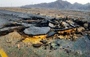 انفجار بمب جادهای و انفجاری در مسیر ترانزیتی زاهدان ـ خاش / فرماندار زاهدان: در پی این اقدام خرابکارانه که بخشی از مسیر دچار آسیب شد انفجار بمب جادهای و انفجاری در مسیر ترانزیتی زاهدان ـ خاش / فرماندار زاهدان: در پی این اقدام خرابکارانه که بخشی از مسیر دچار آسیب شد