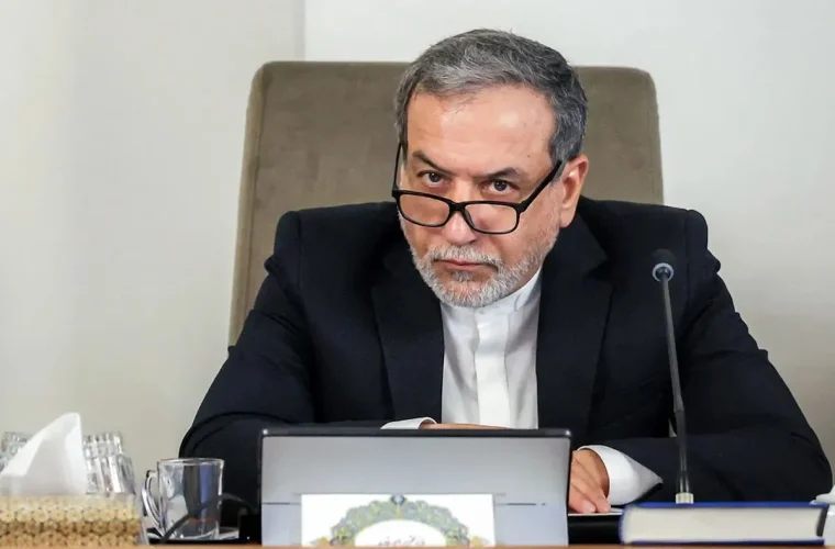 واکنش عراقچی به تهدیدات اقتصادی آمریکا: اصرار بر ادامه سیاست‌های شکست‌ خورده، تنها شکست‌های بیشتری به بار خواهد آورد و دشمنی ایرانیان را در پی خواهد داشت