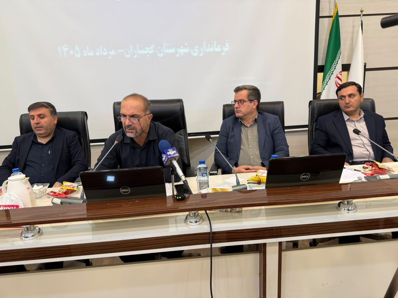 پاسخ فرماندار گچساران به اتمام سهمیه سوخت جایگاه های بنزین/ایوب مقیمی:باهمگرایی همه ۱۵۰۰۰نفر مشغول به کار خواهند شد
