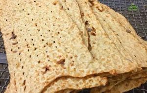 رئیس اتاق اصناف ایران: طرح فروش وزنی نان به زودی اجرایی می‌شود/ در این شیوه، قیمت نان بر اساس وزن آن محاسبه می‌شود و مشتریان می‌توانند نان را بر اساس وزن و نه تعداد، خریداری کنند/ بر این اساس، وزن یک چانه نان ۶۵۰ گرم عنوان شده