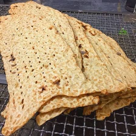 رئیس اتاق اصناف ایران: طرح فروش وزنی نان به زودی اجرایی می‌شود/ در این شیوه، قیمت نان بر اساس وزن آن محاسبه می‌شود و مشتریان می‌توانند نان را بر اساس وزن و نه تعداد، خریداری کنند/ بر این اساس، وزن یک چانه نان ۶۵۰ گرم عنوان شده